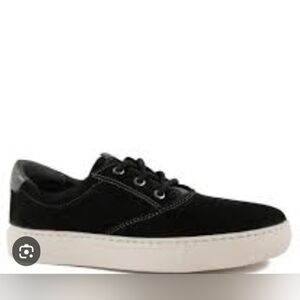 NWT Kids Black Lace-Up Sneakers with White Sole Size 2